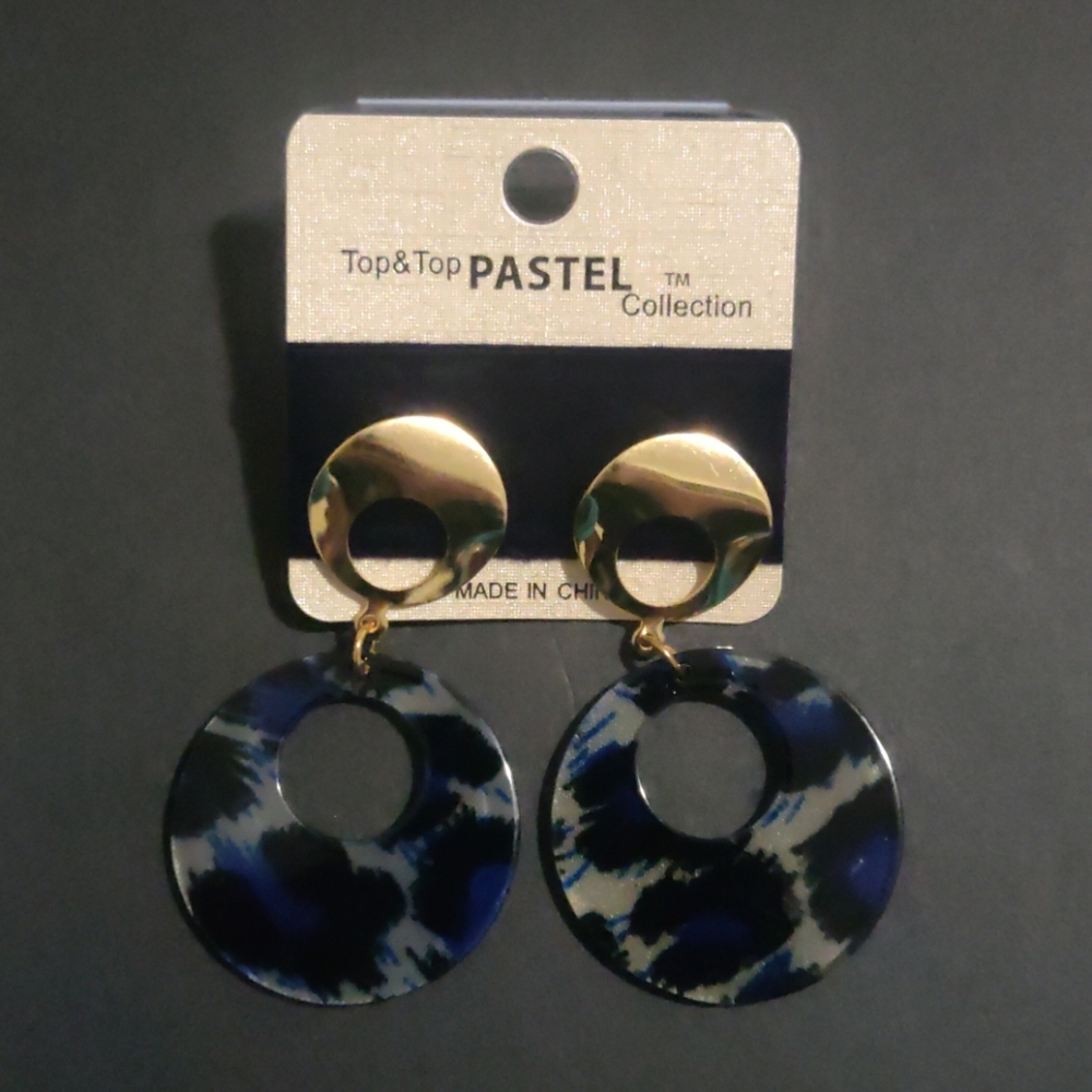 Earings - Picture 3 of 5